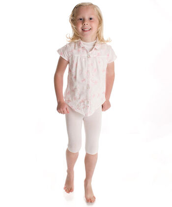 Shorts in white silk for babies