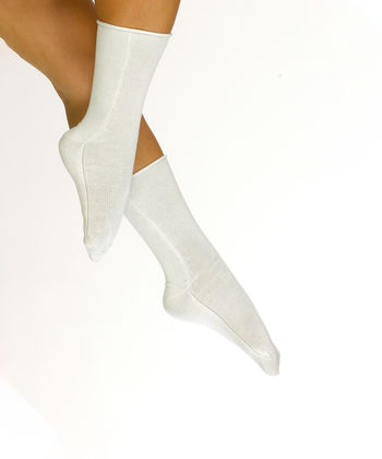 Therapeutic knee sock in white silk for women